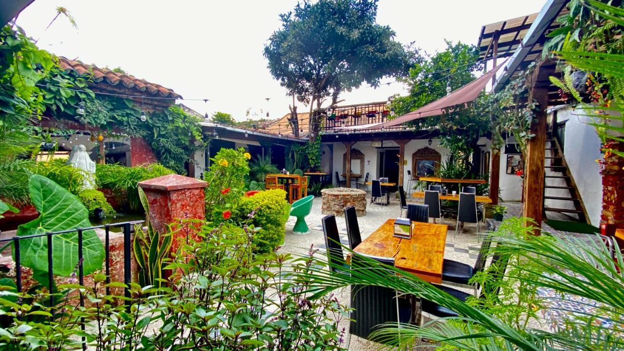 Nikikot Hostel & Hotel Antigua ภายนอก รูปภาพ