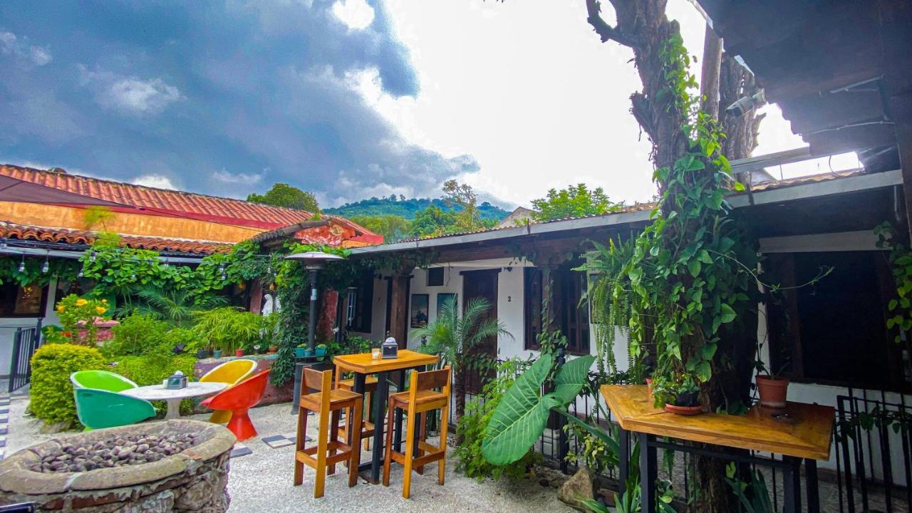 Nikikot Hostel & Hotel Antigua ภายนอก รูปภาพ