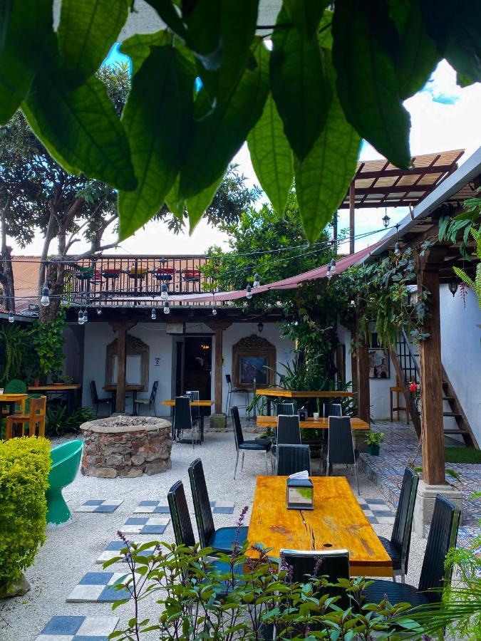 Nikikot Hostel & Hotel Antigua ภายนอก รูปภาพ